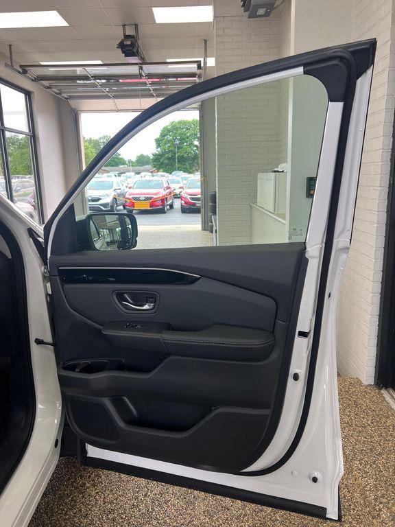 new 2025 Honda Pilot car, priced at $53,405