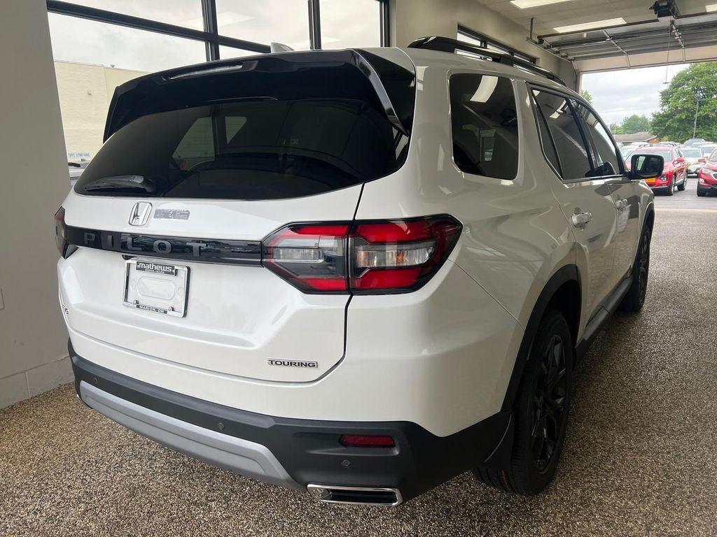 new 2025 Honda Pilot car, priced at $53,405