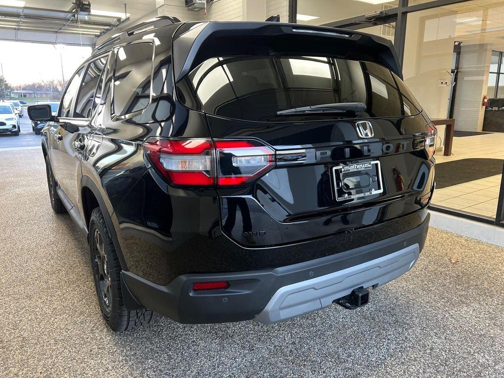 new 2025 Honda Pilot car, priced at $50,895
