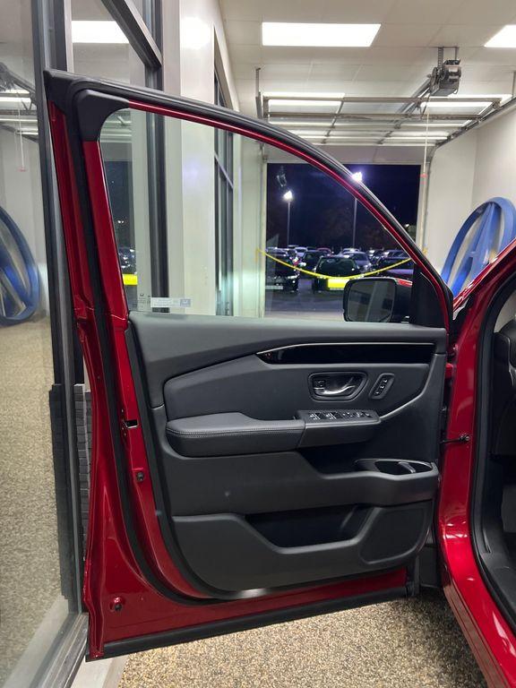 new 2025 Honda Pilot car, priced at $53,450