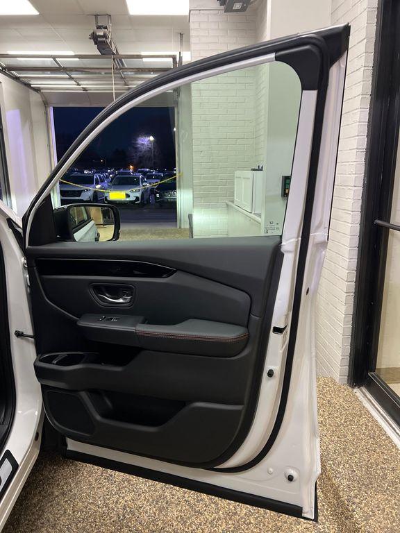 new 2025 Honda Pilot car, priced at $51,830