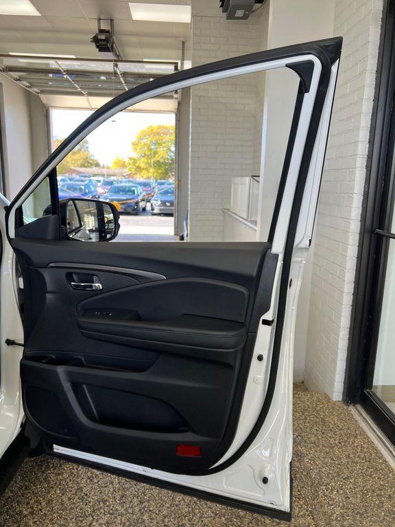 used 2022 Honda Pilot car, priced at $32,750