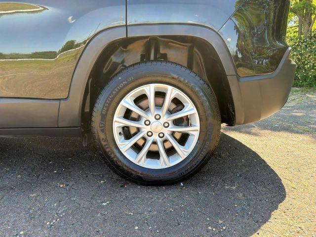 used 2019 Jeep Cherokee car, priced at $11,195