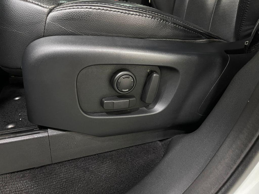 used 2017 Land Rover Discovery car, priced at $17,450