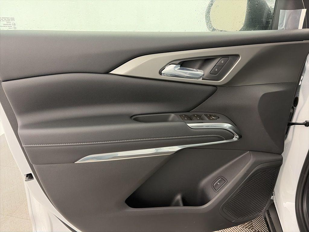 new 2026 Chevrolet Traverse car, priced at $45,637