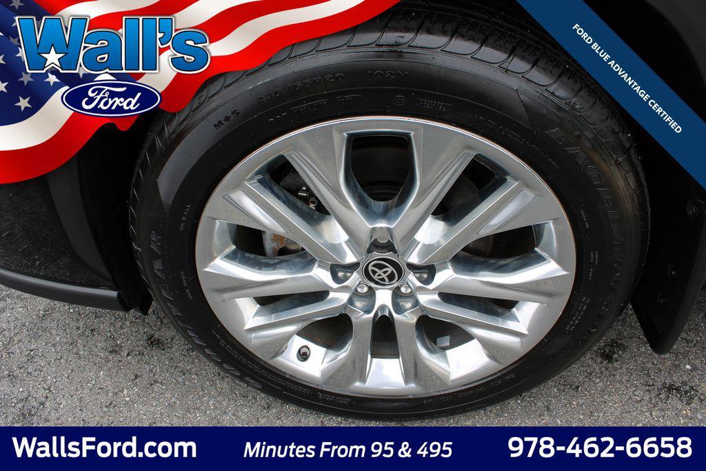 used 2024 Toyota Highlander car, priced at $42,985