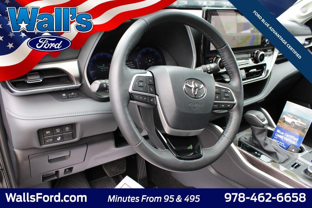 used 2024 Toyota Highlander car, priced at $42,985