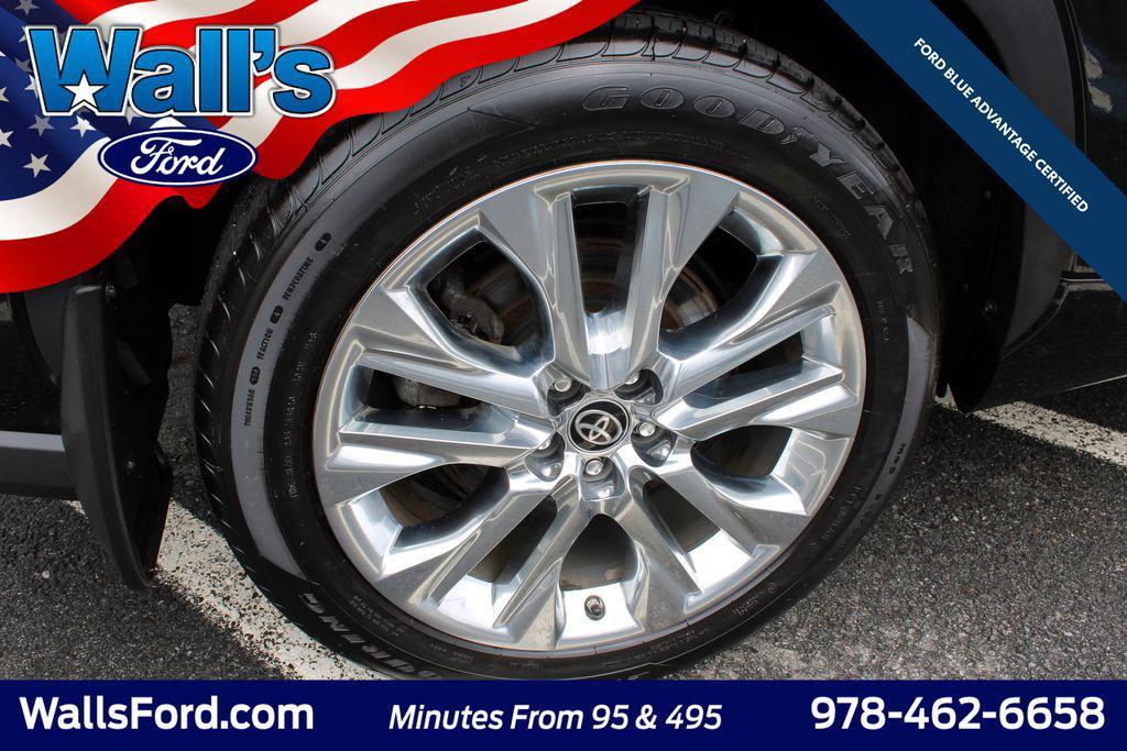 used 2024 Toyota Highlander car, priced at $42,985