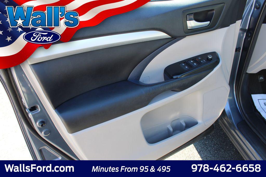 used 2016 Toyota Highlander car, priced at $18,773