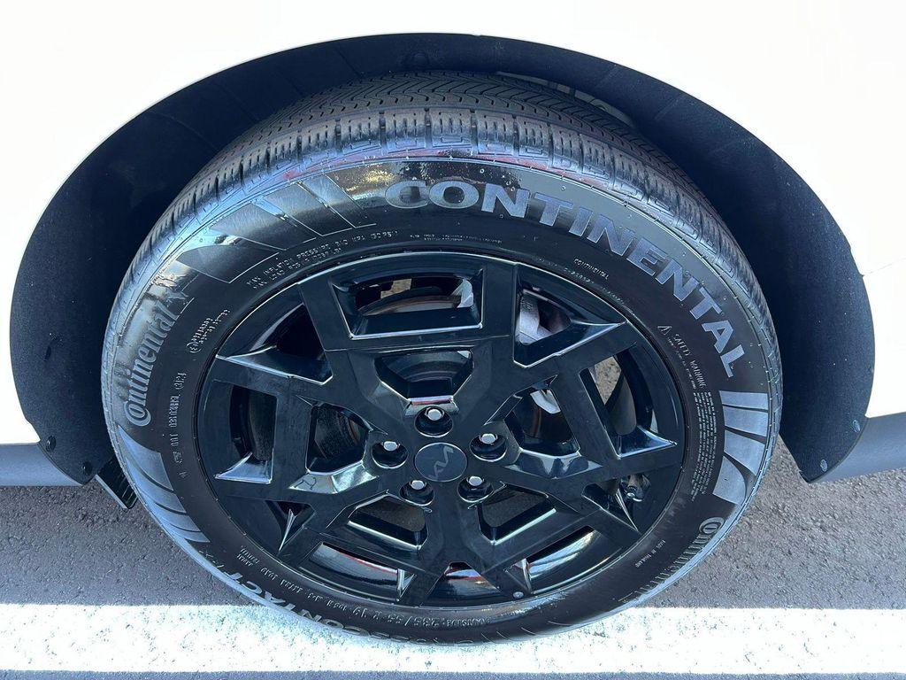 used 2025 Kia Carnival car, priced at $43,567