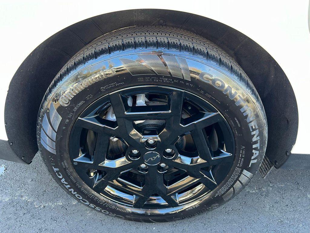 used 2025 Kia Carnival car, priced at $43,567