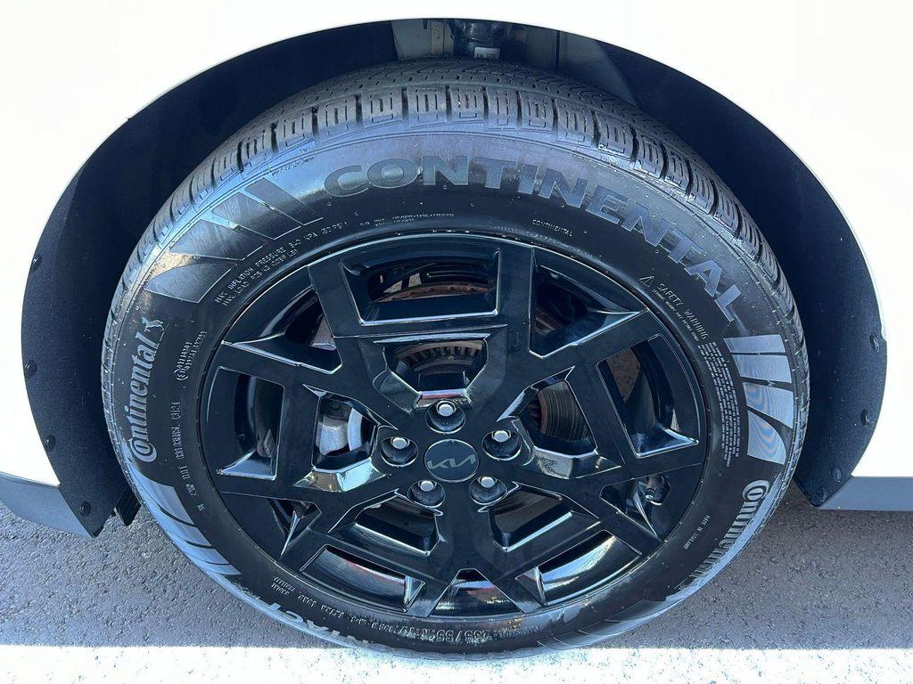 used 2025 Kia Carnival car, priced at $43,567