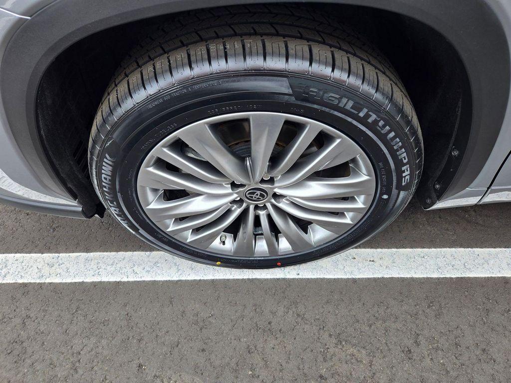 used 2023 Toyota Highlander Hybrid car, priced at $39,527