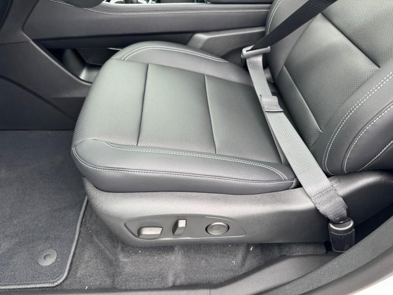 new 2026 Chevrolet Traverse car, priced at $44,955