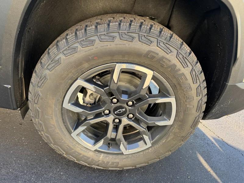 new 2026 Chevrolet Equinox car, priced at $33,645