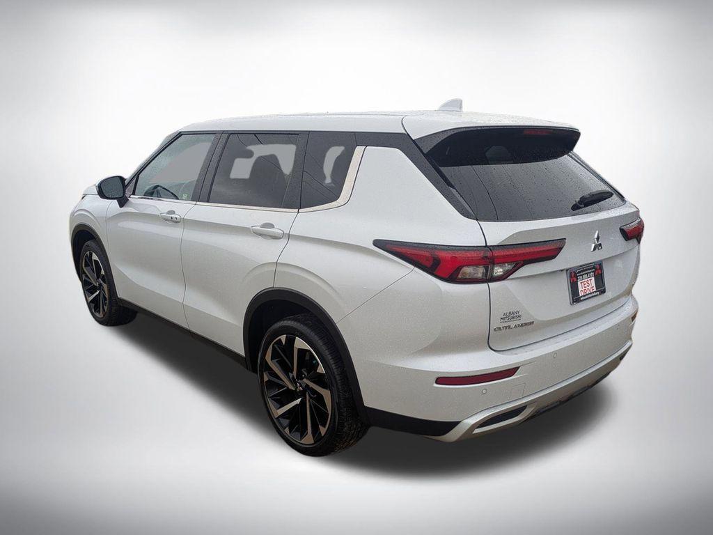 used 2024 Mitsubishi Outlander car, priced at $19,187