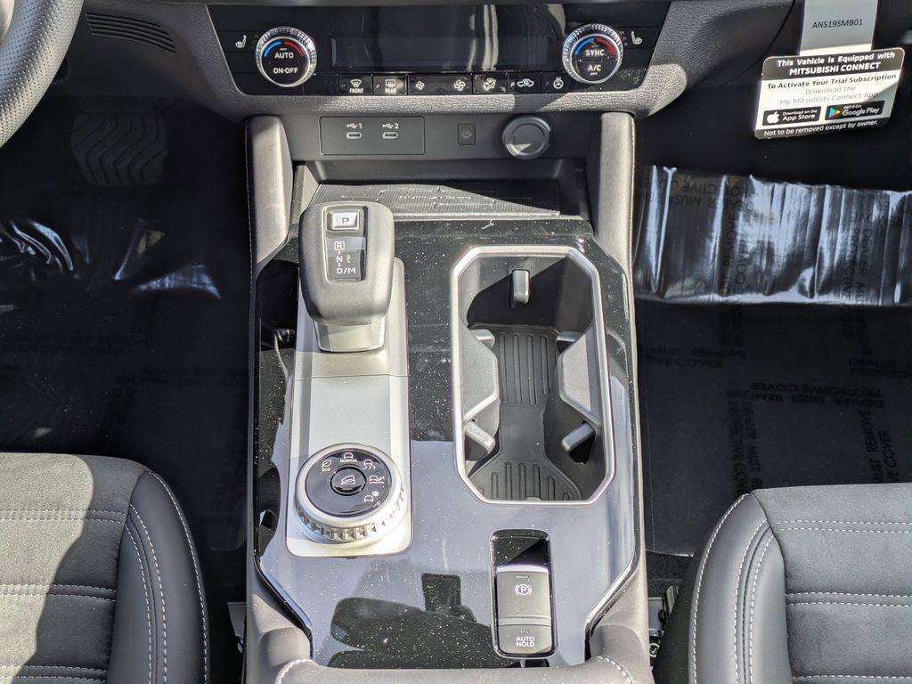 new 2026 Mitsubishi Outlander car, priced at $44,075