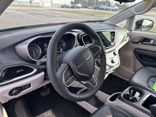 used 2024 Chrysler Pacifica car, priced at $31,259