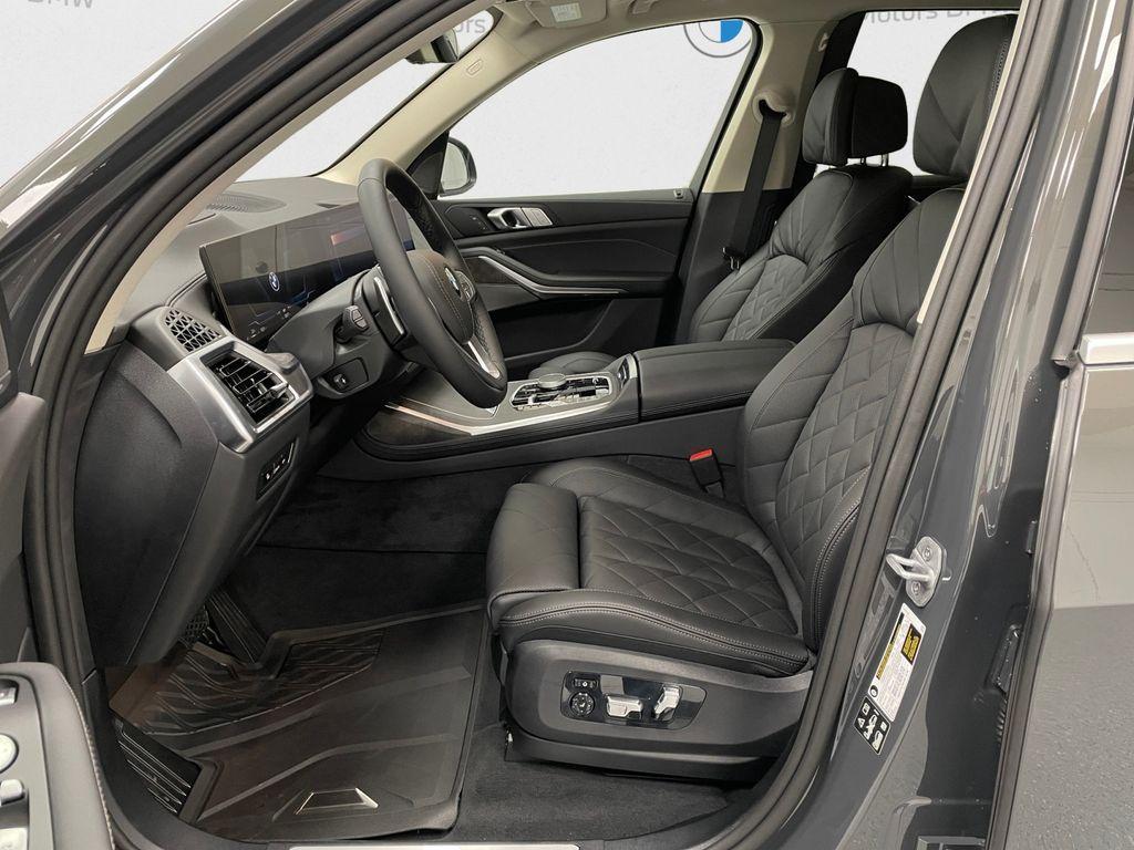 new 2026 BMW X7 car, priced at $98,035