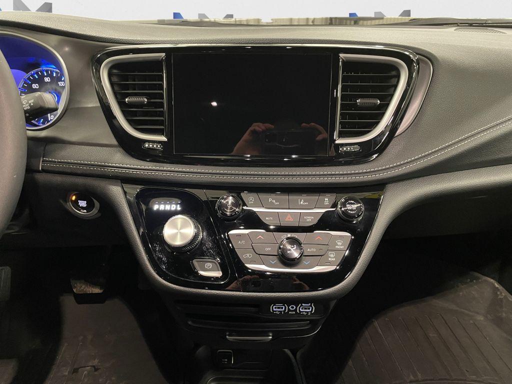 used 2025 Chrysler Pacifica car, priced at $39,344