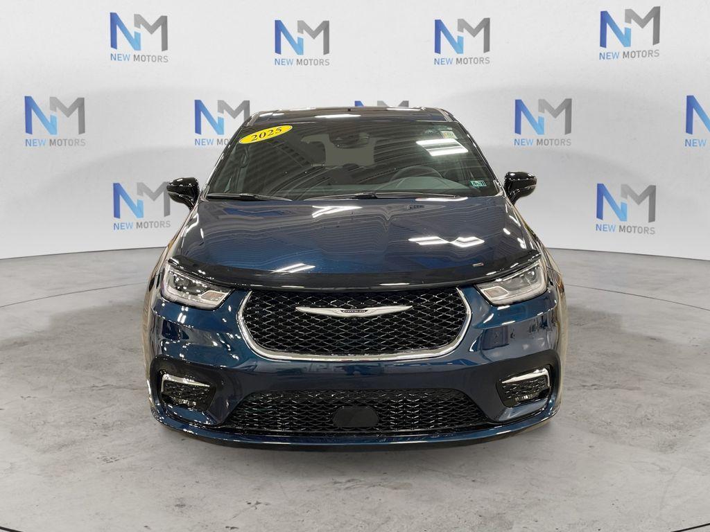 used 2025 Chrysler Pacifica car, priced at $39,344