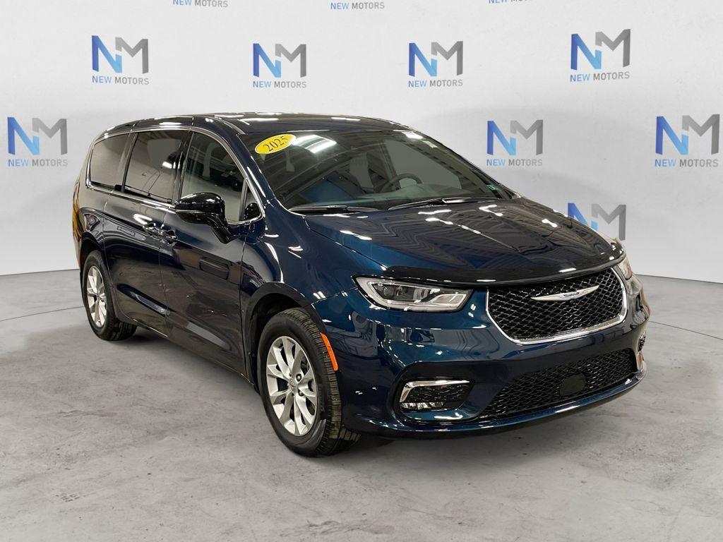 used 2025 Chrysler Pacifica car, priced at $39,344