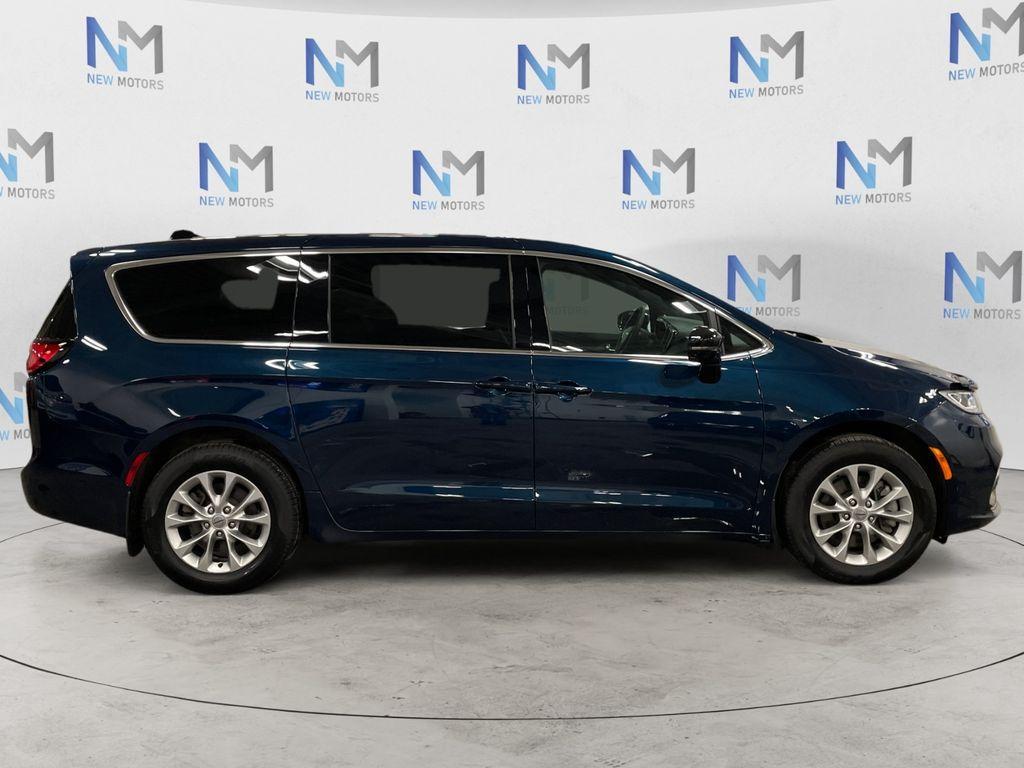 used 2025 Chrysler Pacifica car, priced at $39,344