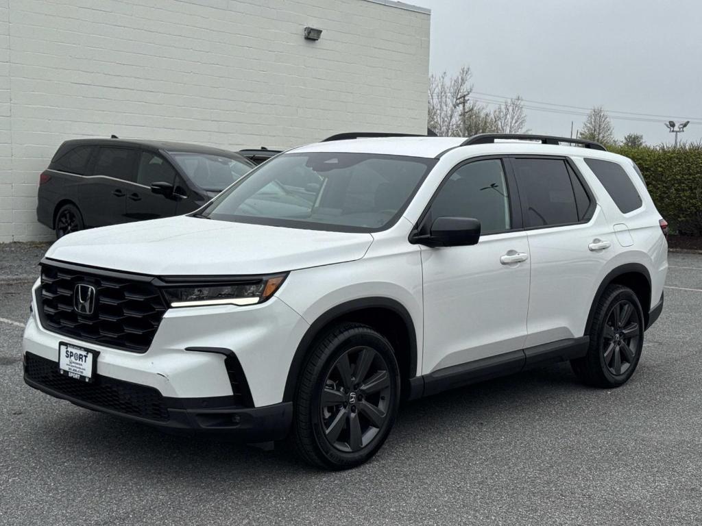 used 2025 Honda Pilot car, priced at $39,995