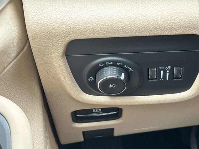 used 2025 Jeep Grand Cherokee car, priced at $37,549