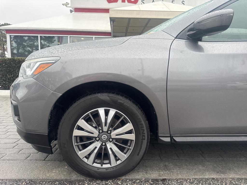 used 2018 Nissan Pathfinder car, priced at $9,999