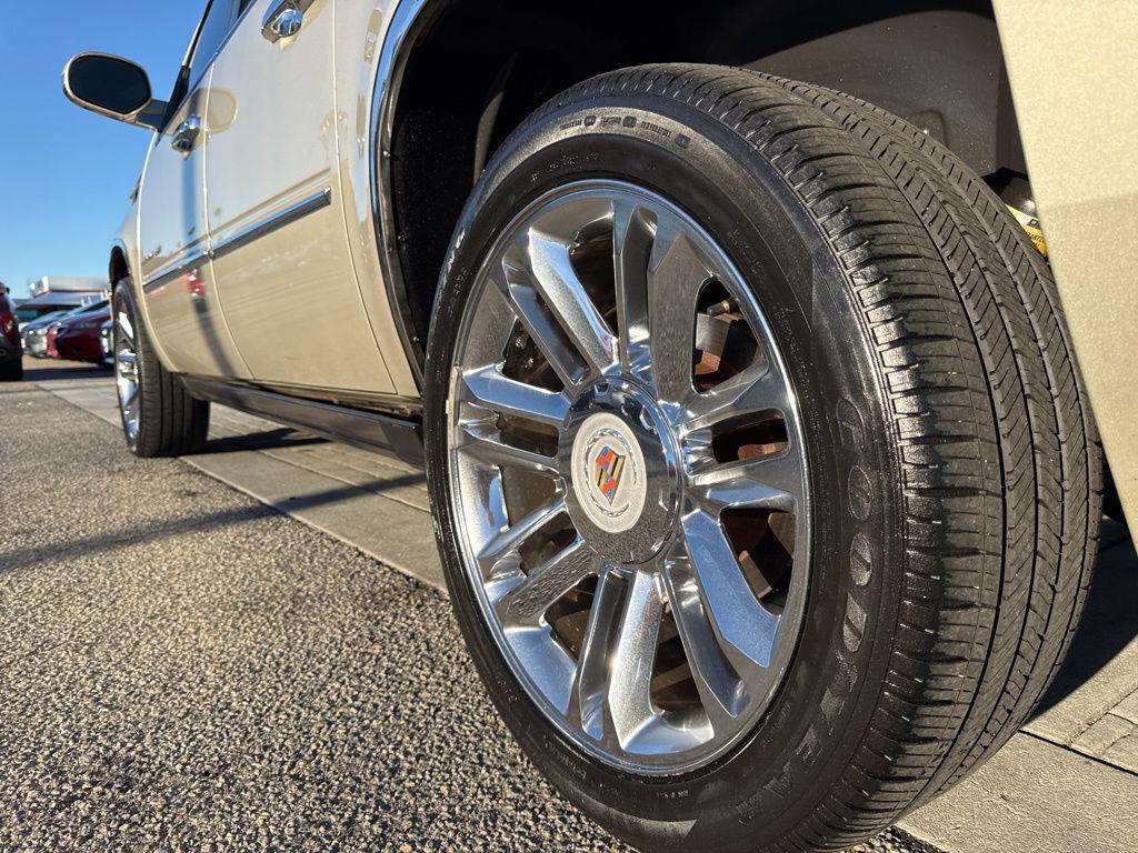 used 2013 Cadillac Escalade ESV car, priced at $11,500