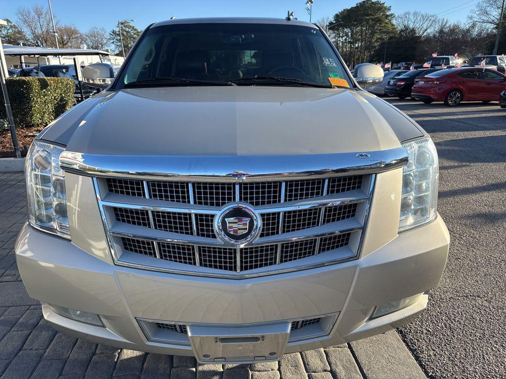 used 2013 Cadillac Escalade ESV car, priced at $11,500