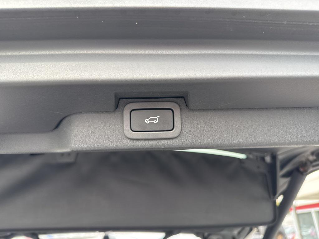 used 2017 Land Rover Discovery car, priced at $15,999