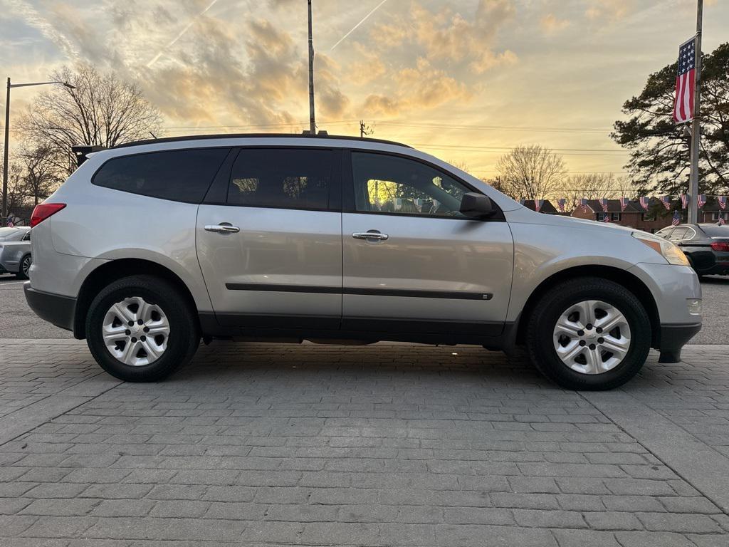 used 2009 Chevrolet Traverse car, priced at $4,500