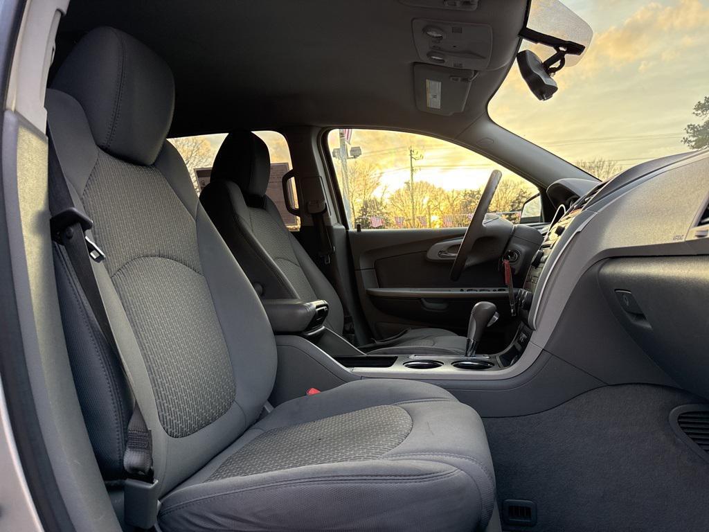 used 2009 Chevrolet Traverse car, priced at $4,500