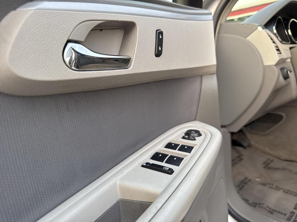 used 2009 Chevrolet Traverse car, priced at $4,500
