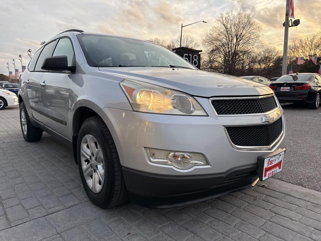 used 2009 Chevrolet Traverse car, priced at $4,500