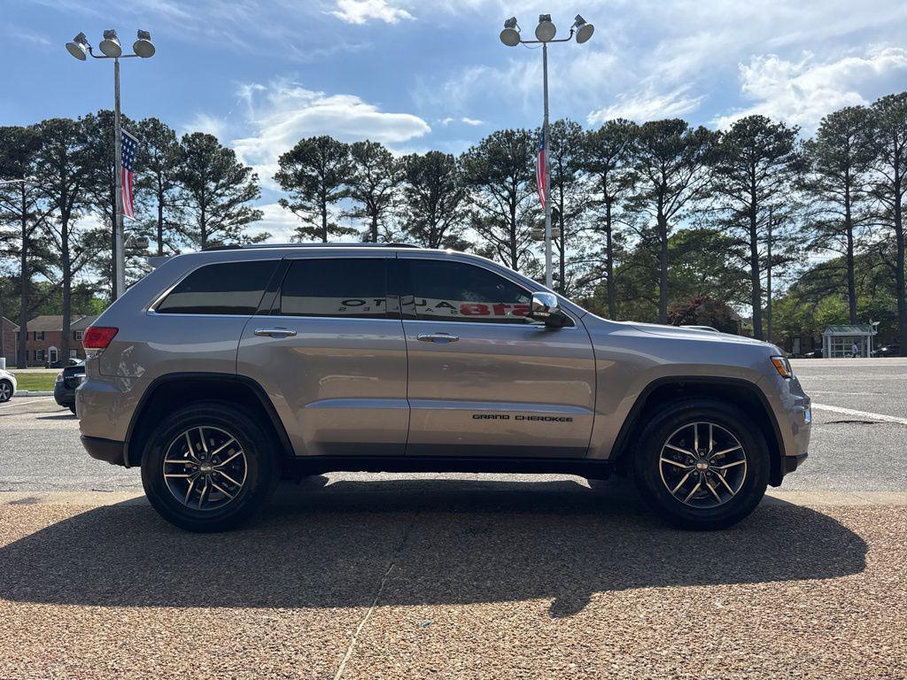 used 2018 Jeep Grand Cherokee car, priced at $11,500