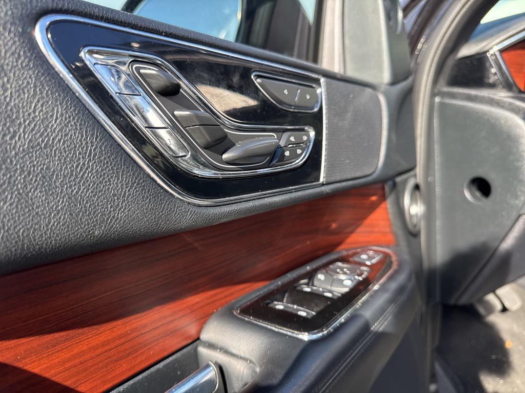 used 2021 Lincoln Navigator car, priced at $39,999