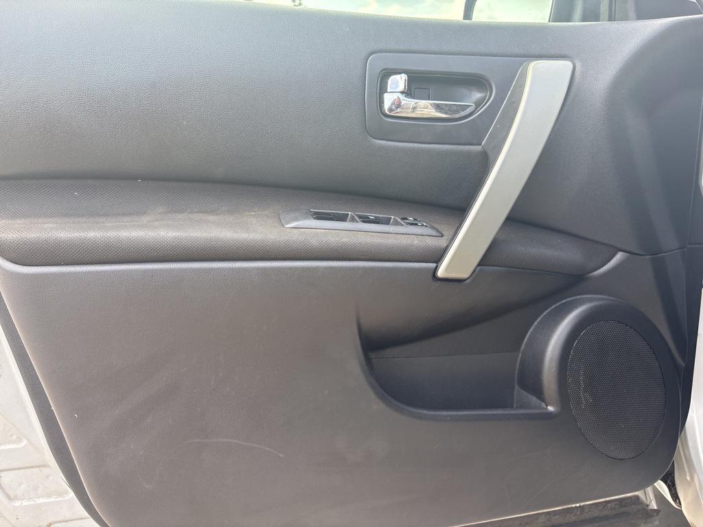 used 2014 Nissan Rogue Select car, priced at $4,000