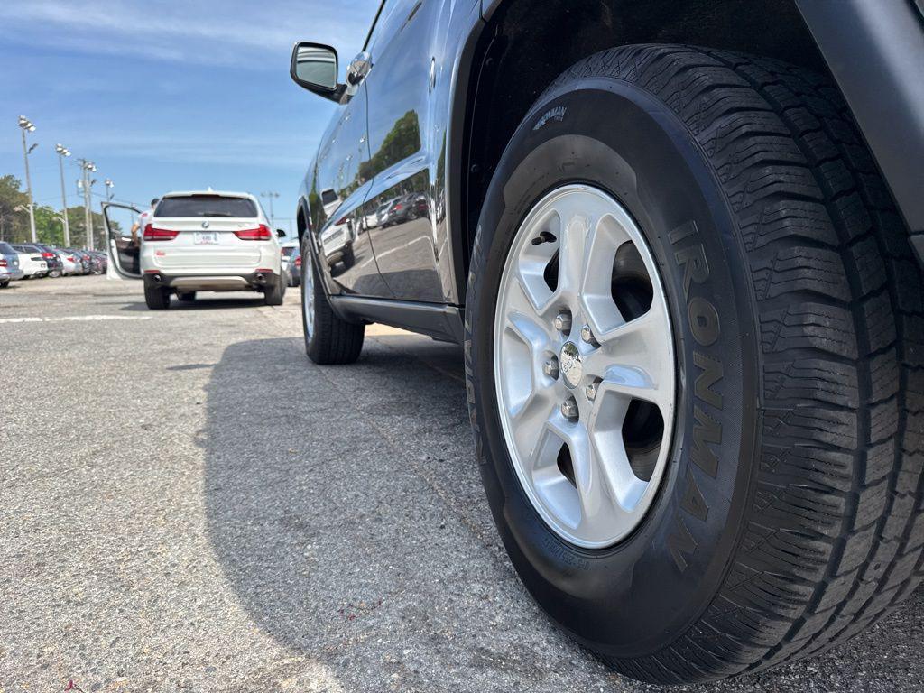 used 2015 Jeep Grand Cherokee car, priced at $7,999