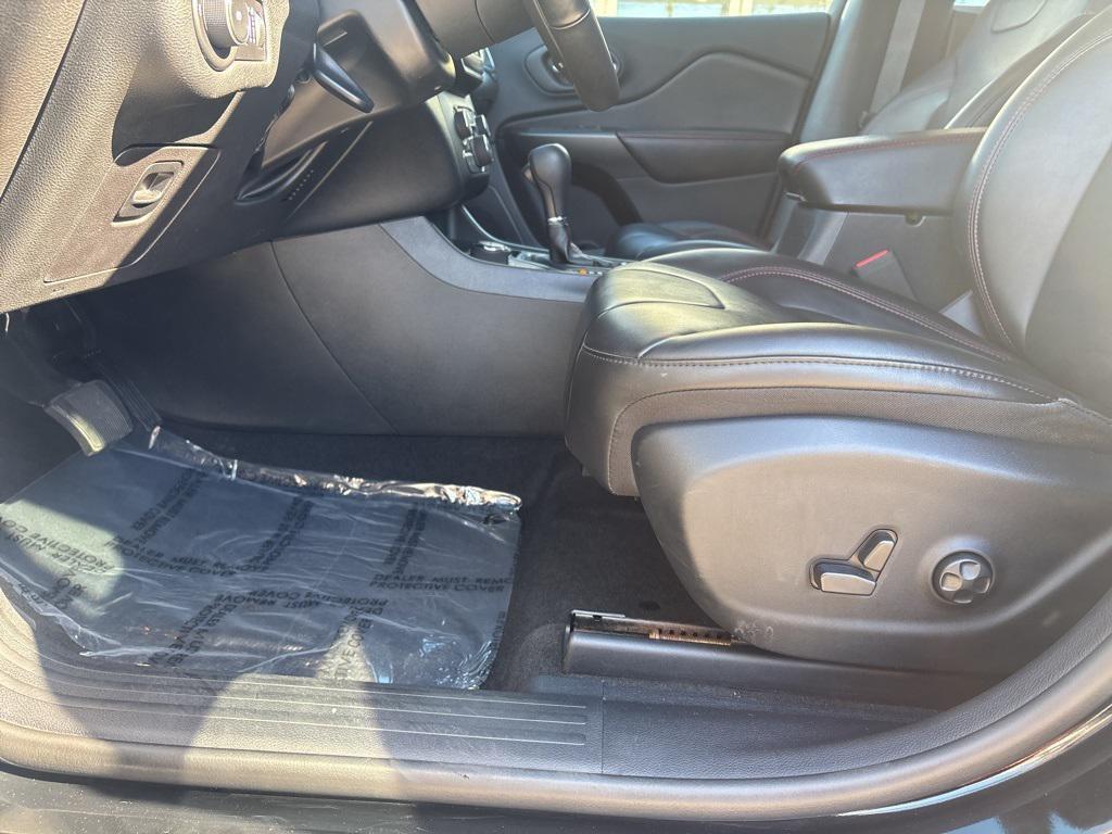 used 2019 Jeep Cherokee car, priced at $17,500