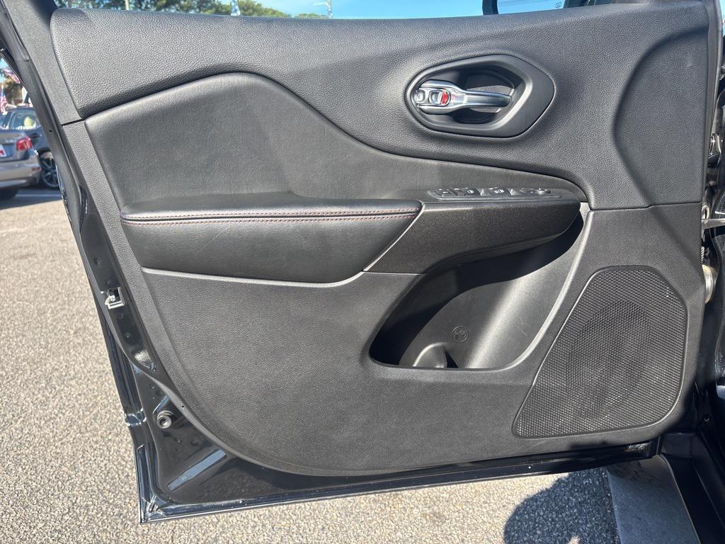 used 2019 Jeep Cherokee car, priced at $17,500