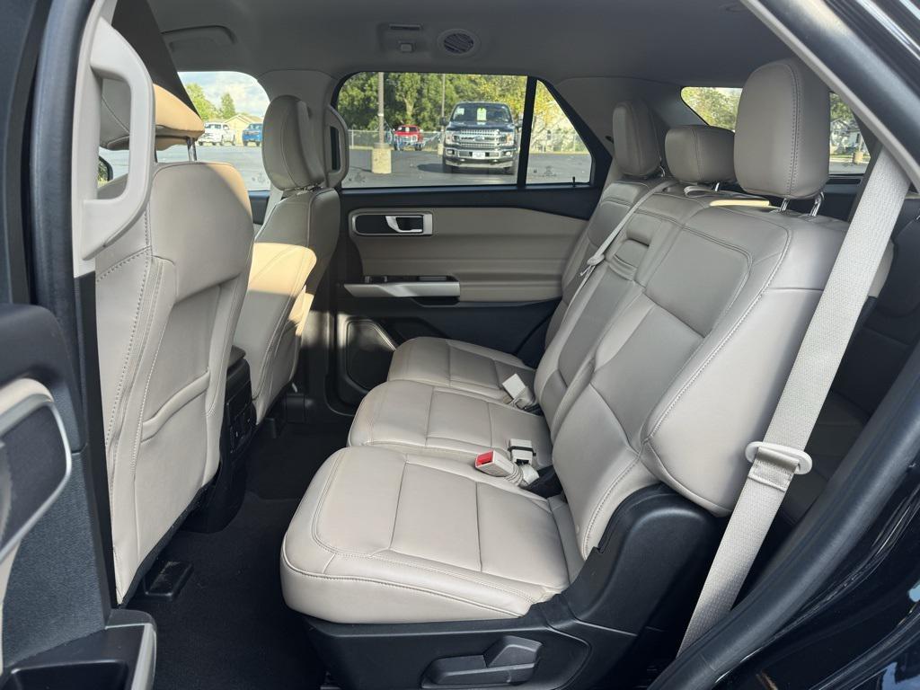 2023 Agate Black Metallic Ford Explorer