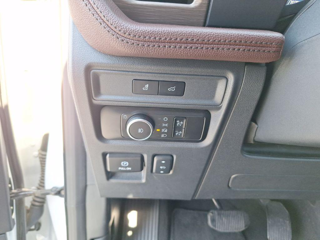 used 2024 Ford Expedition car, priced at $43,538