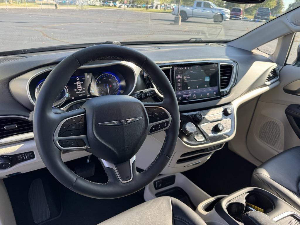 used 2024 Chrysler Pacifica car, priced at $26,302