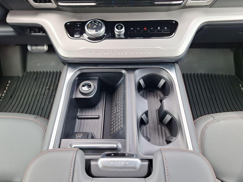 new 2025 Ford Expedition car, priced at $67,653