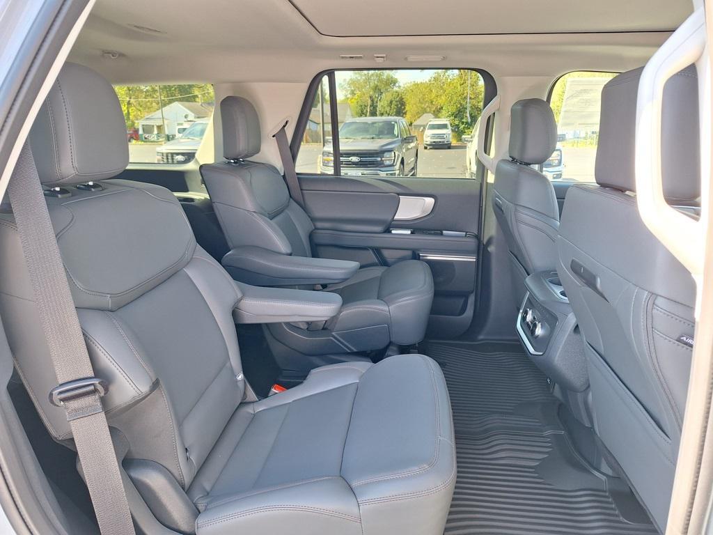 new 2025 Ford Expedition car, priced at $70,000