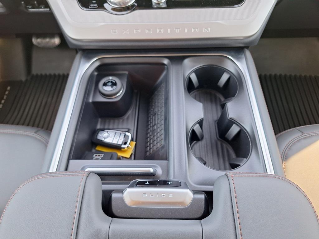 new 2025 Ford Expedition car, priced at $70,000