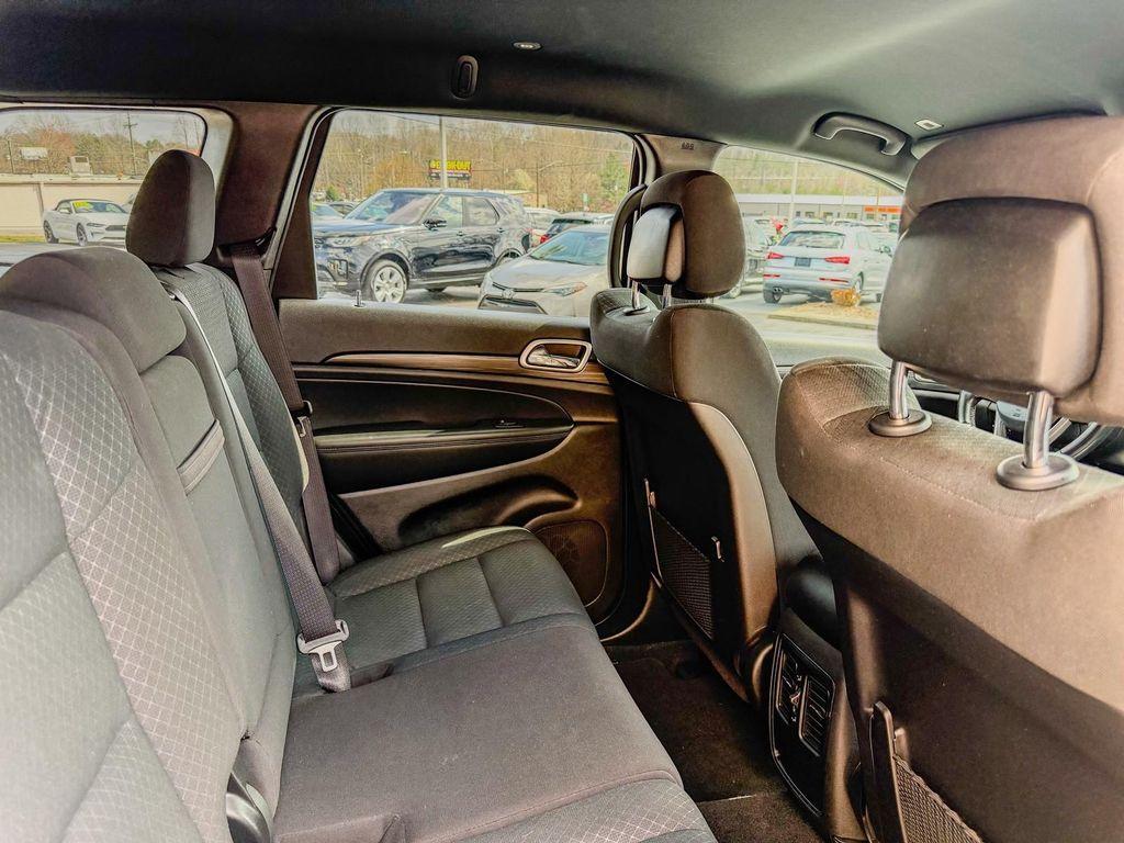 Bright White Clearcoat 2021 Jeep Grand Cherokee Laredo